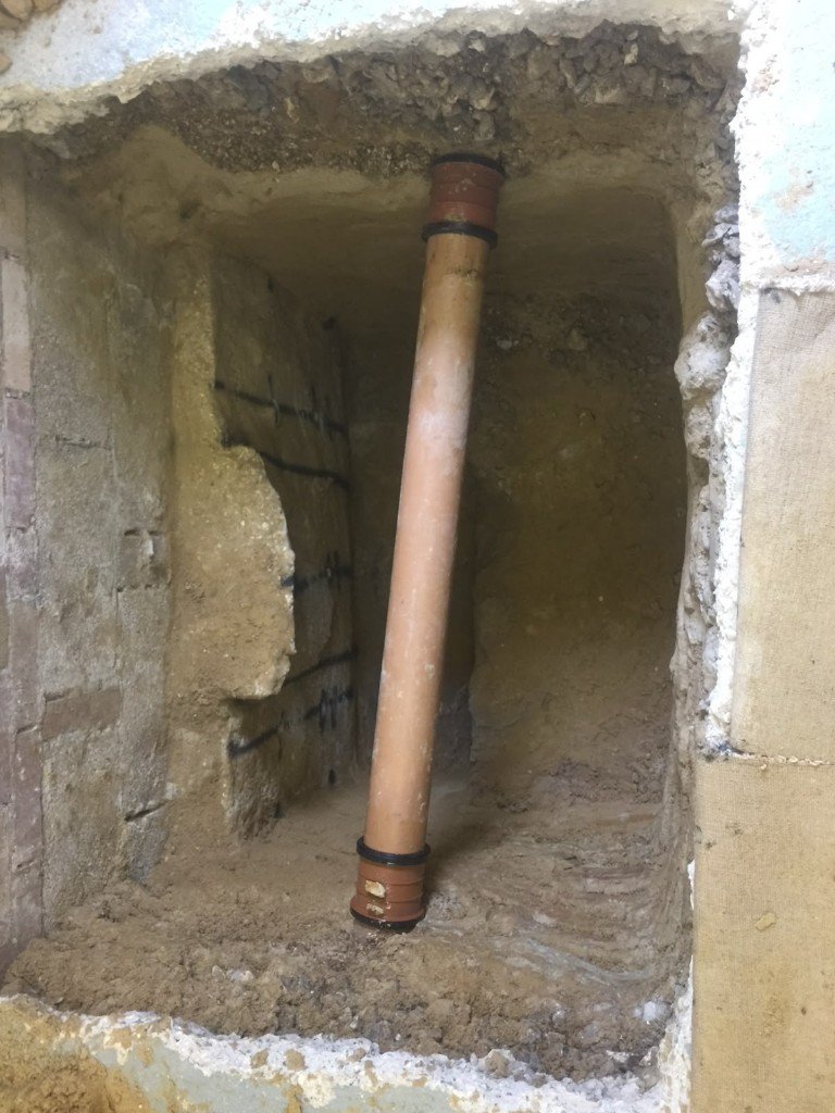 Drainage pipe installation in excavation